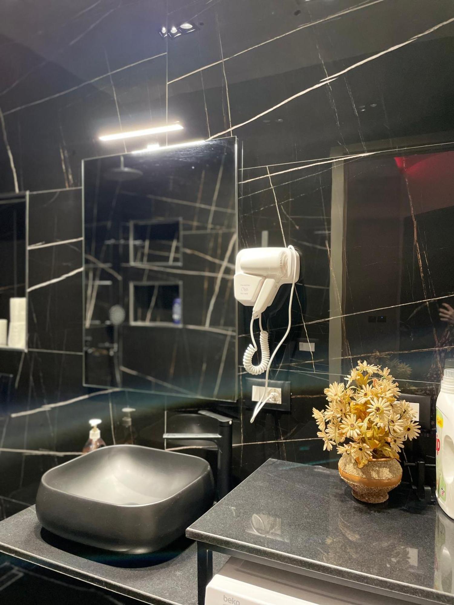 Sueno Apartments & Suites Тирана Екстериор снимка