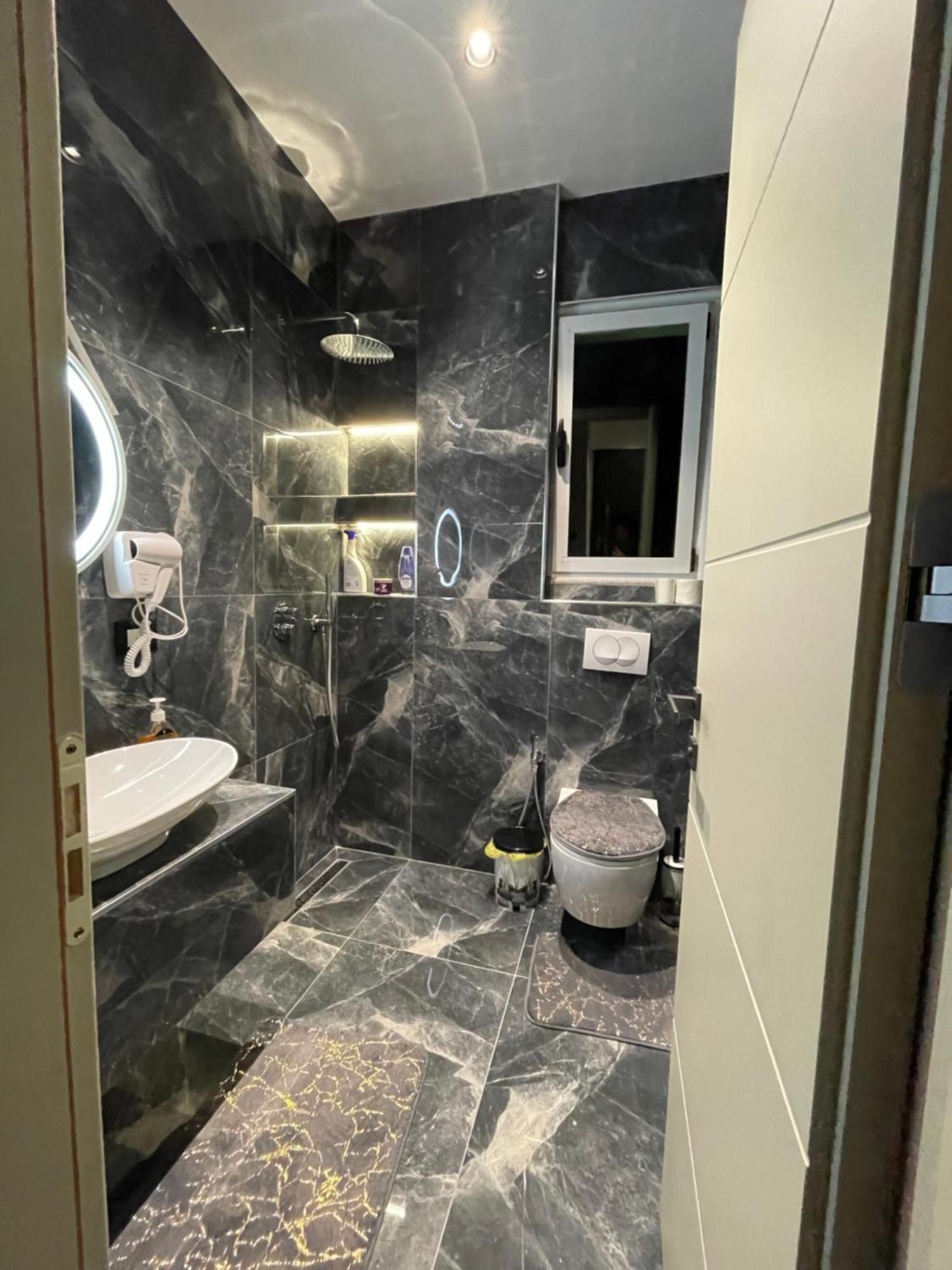 Sueno Apartments & Suites Тирана Екстериор снимка